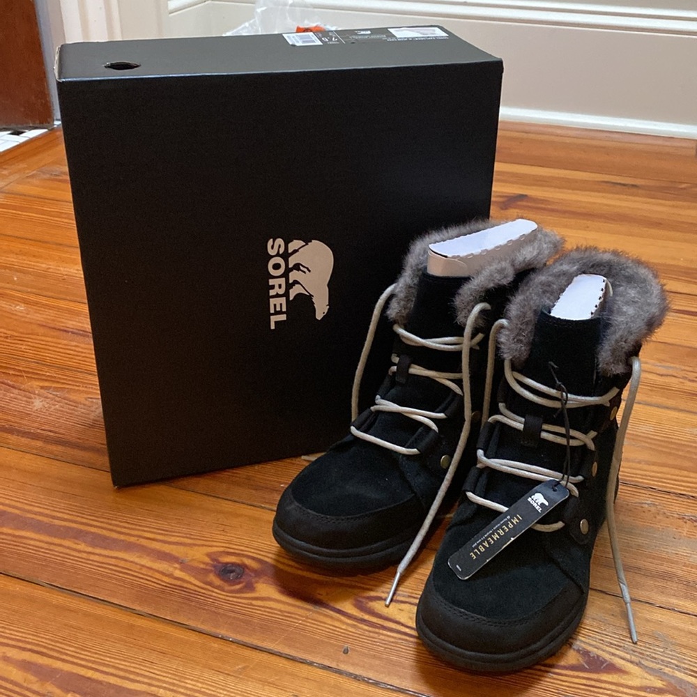 NEW Sorel Boots Womens 7 Explorer Joan Winter Black Leather Faux Fur NL3039-010
